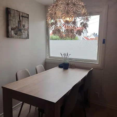 With 2 Bedrooms And Free Parking Jessheim