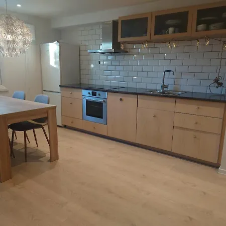 With 2 Bedrooms And Free Parking Jessheim