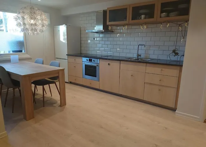 With 2 Bedrooms And Free Parking Jessheim